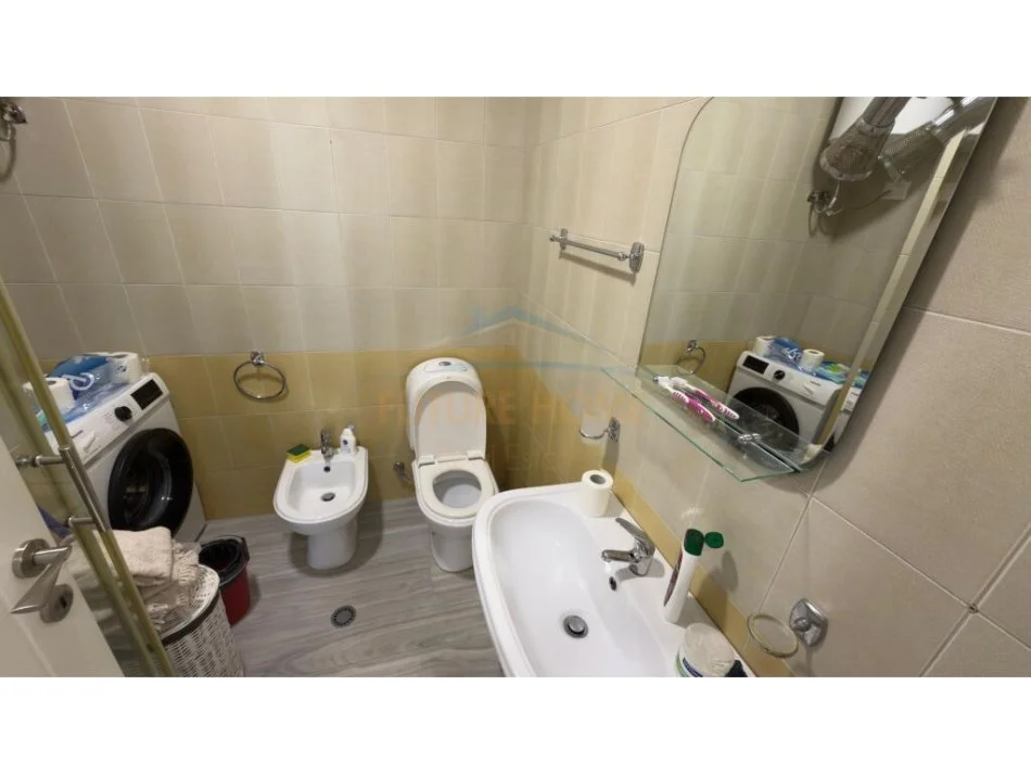 Tirane, jepet me qera apartament 2+1 Kati 2, 120 m² 800 € (Liqeni i Thate,)
