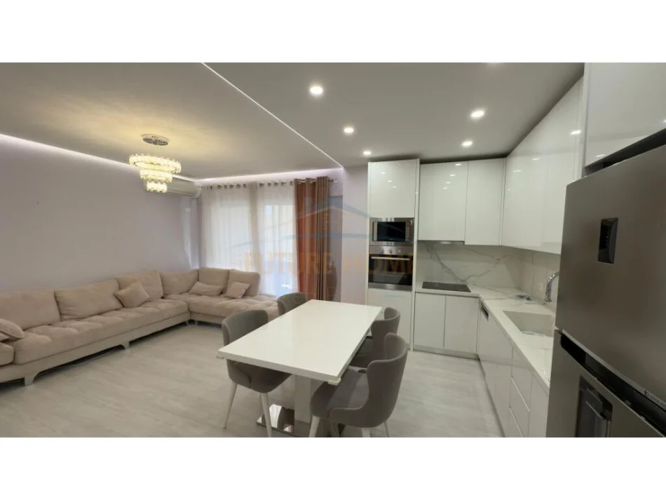 Tirane, jepet me qera apartament 2+1 Kati 2, 120 m² 800 € (Liqeni i Thate)