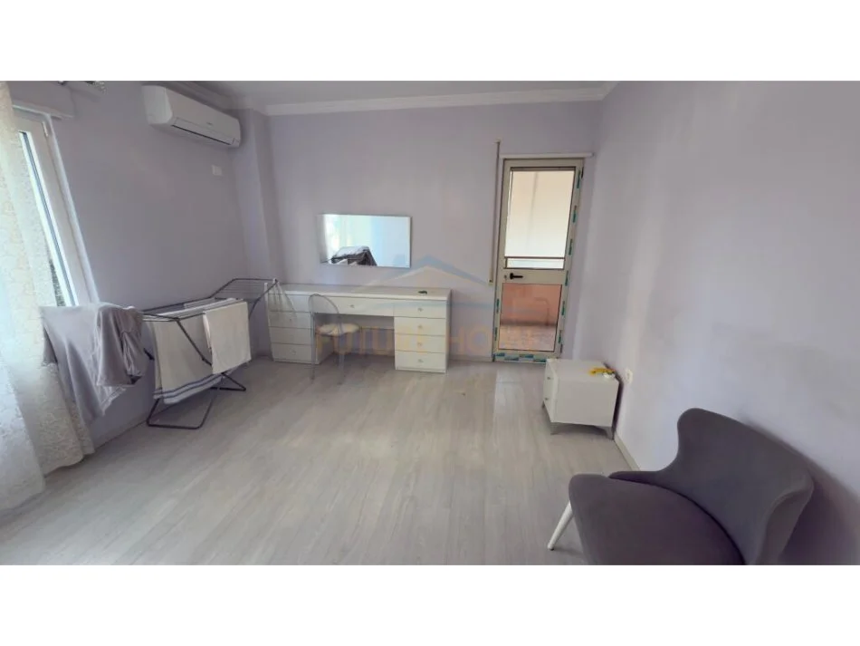 Tirane, jepet me qera apartament 2+1 Kati 2, 120 m² 800 € (Liqeni i Thate,)