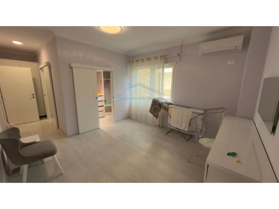 Tirane, jepet me qera apartament 2+1 Kati 2, 120 m² 800 € (Liqeni i Thate,)