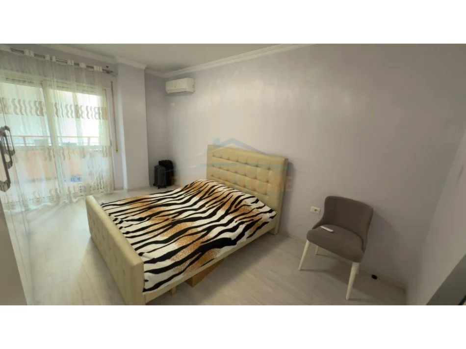 Tirane, jepet me qera apartament 2+1 Kati 2, 120 m² 800 € (Liqeni i Thate)