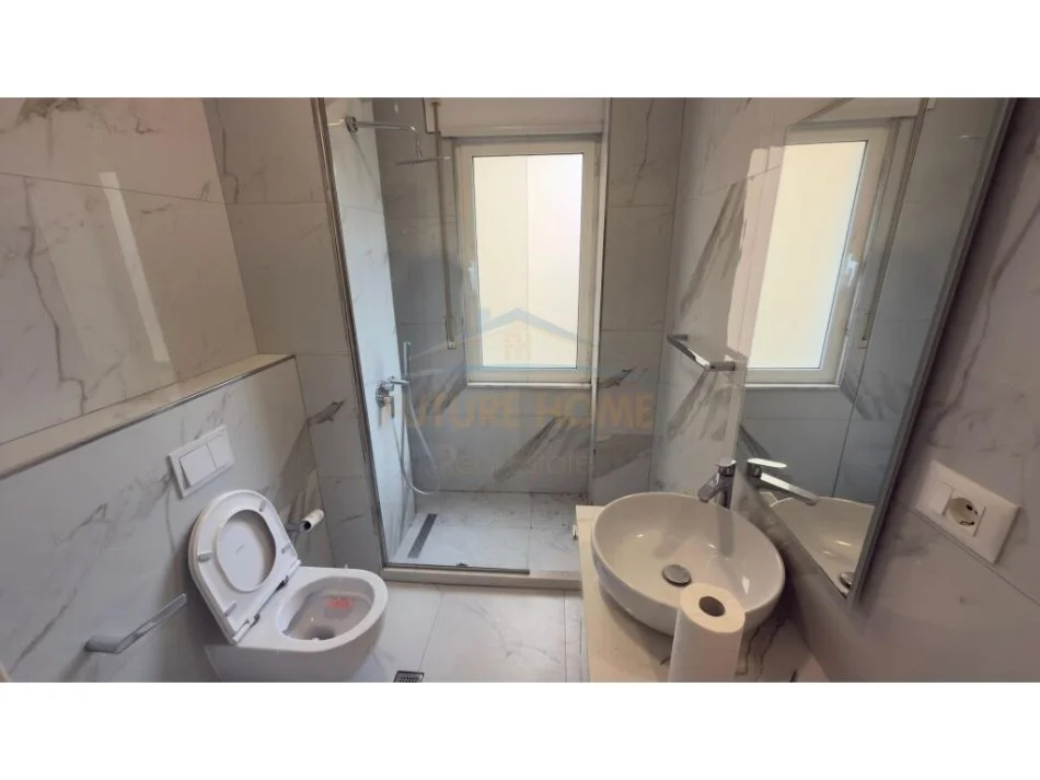 Tirane, jepet me qera apartament 2+1 Kati 2, 120 m² 800 € (Liqeni i Thate)