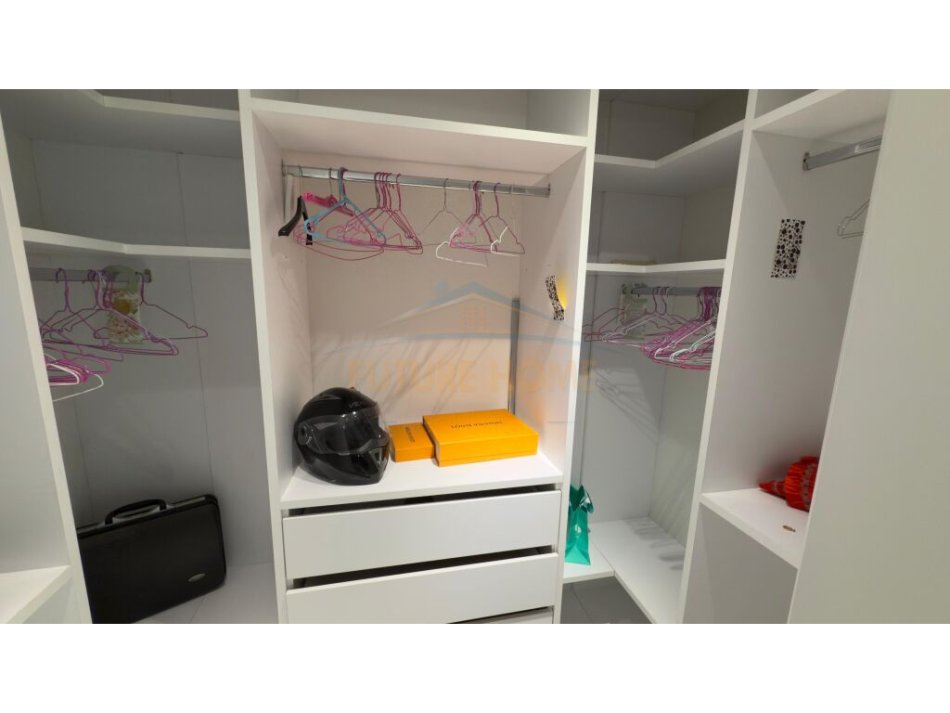 Tirane, jepet me qera apartament 2+1+Ballkon Kati 2, 120 m² 800 € (Liqeni i Thate)