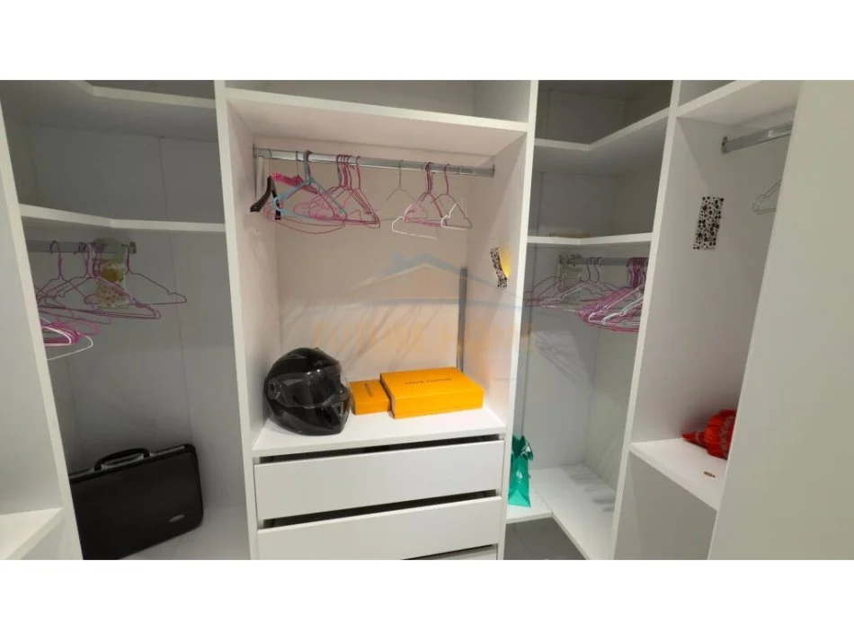 Tirane, jepet me qera apartament 2+1 Kati 2, 120 m² 800 € (Liqeni i Thate)