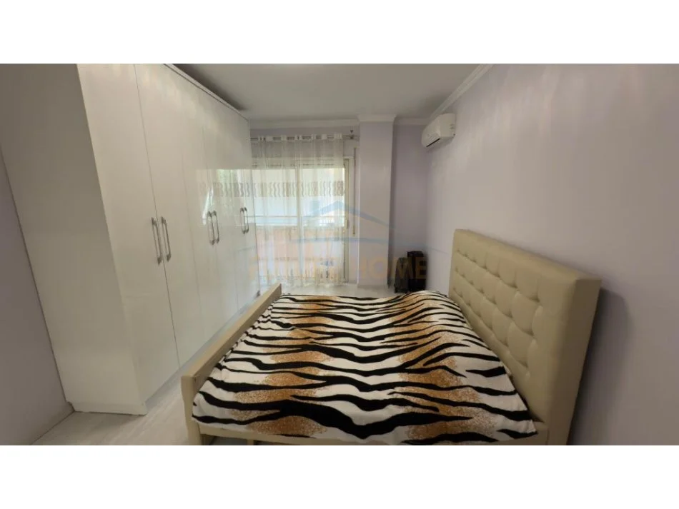 Tirane, jepet me qera apartament 2+1 Kati 2, 120 m² 800 € (Liqeni i Thate)