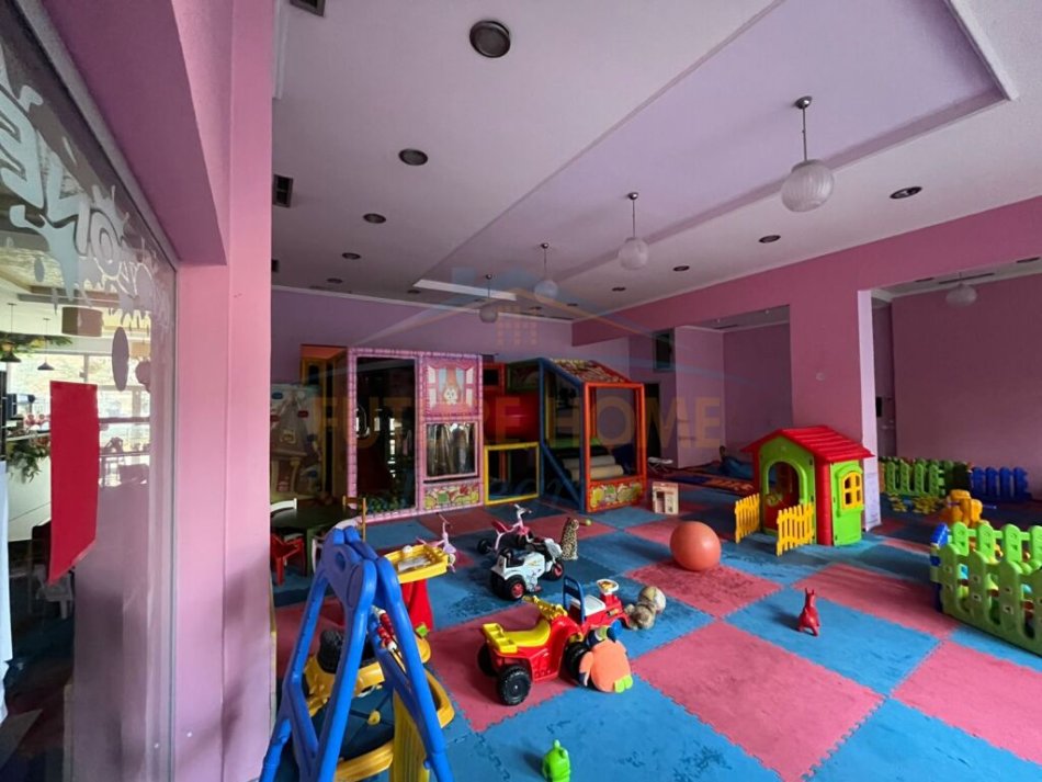 Tirane, shitet ambjent biznesi Kati 0, 225 m² 338.000 € (Rruga e Dibres)