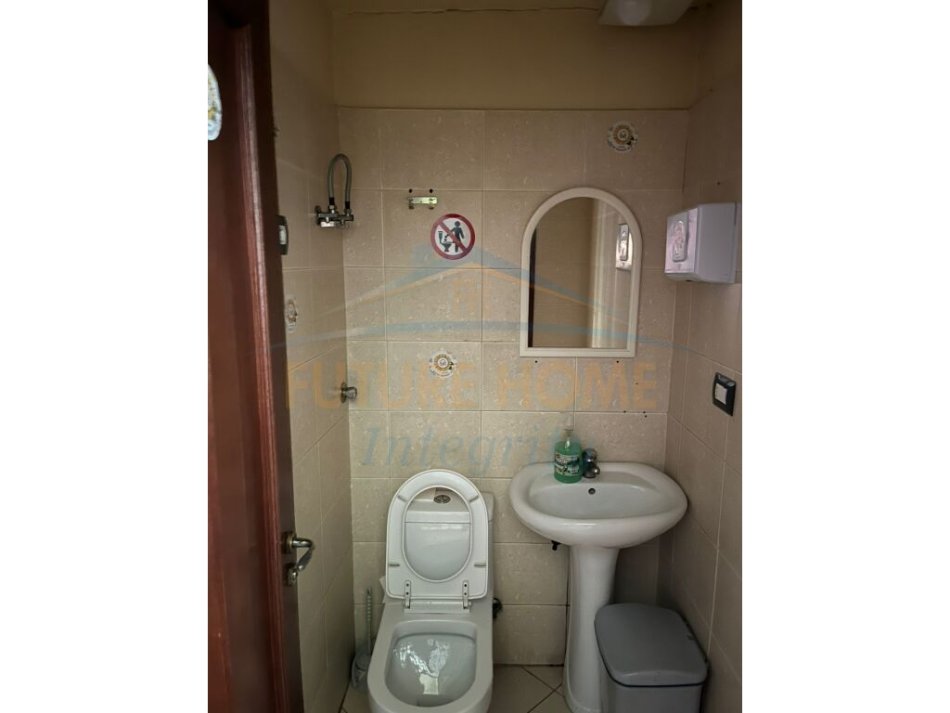 Tirane, shitet ambjent biznesi Kati 0, 225 m² 338.000 € (Rruga e Dibres)