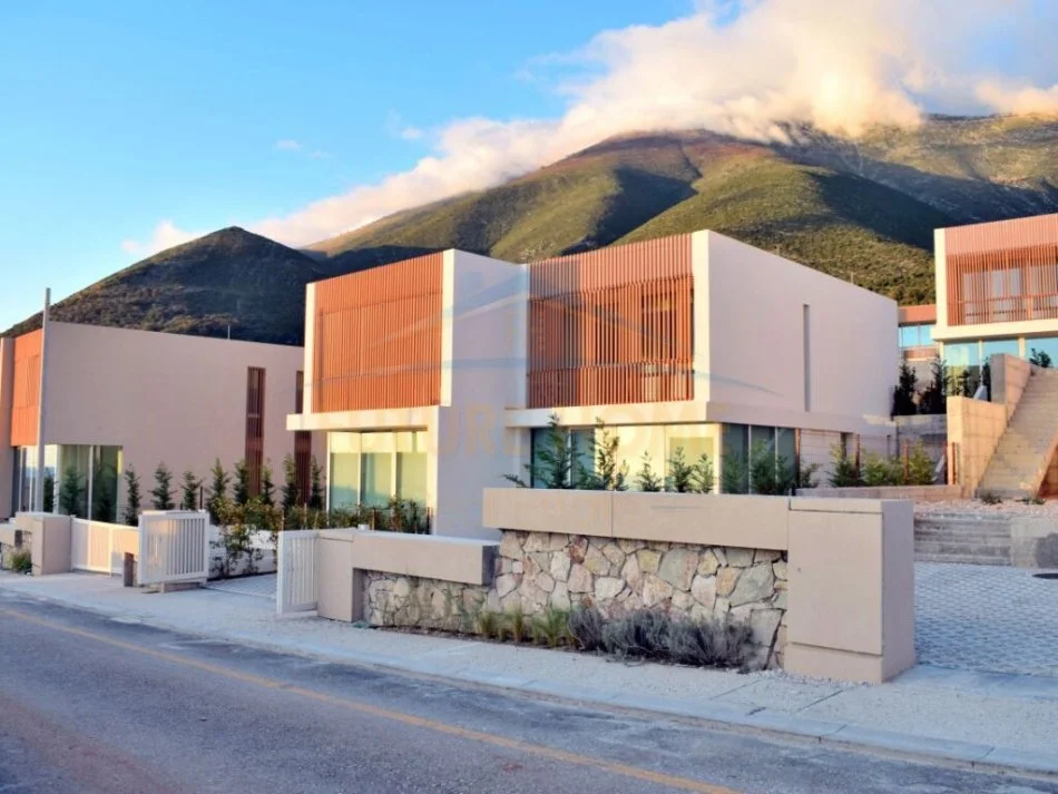 Radhime - Orikum, shitet Vile 2 Katshe , 146 m² 1.250.000 € (GREEN COAST)