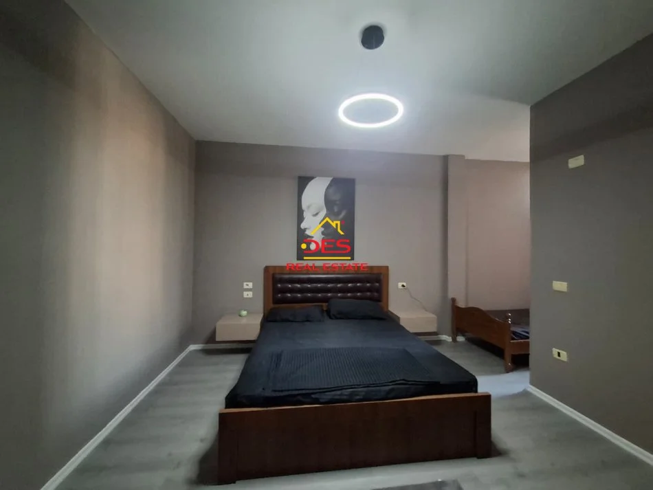 Vlore, jepet me qera apartament 1+1+Ballkon Kati 4, 100 m² 400 € (Rruga Gjergj Arianiti)