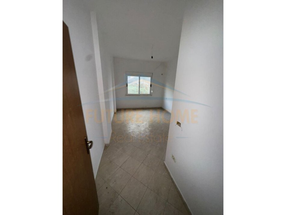 Durres, shitet apartament 1+1 Kati 3, 70 m² 59.500 € (SHKEMB KAVAJE)