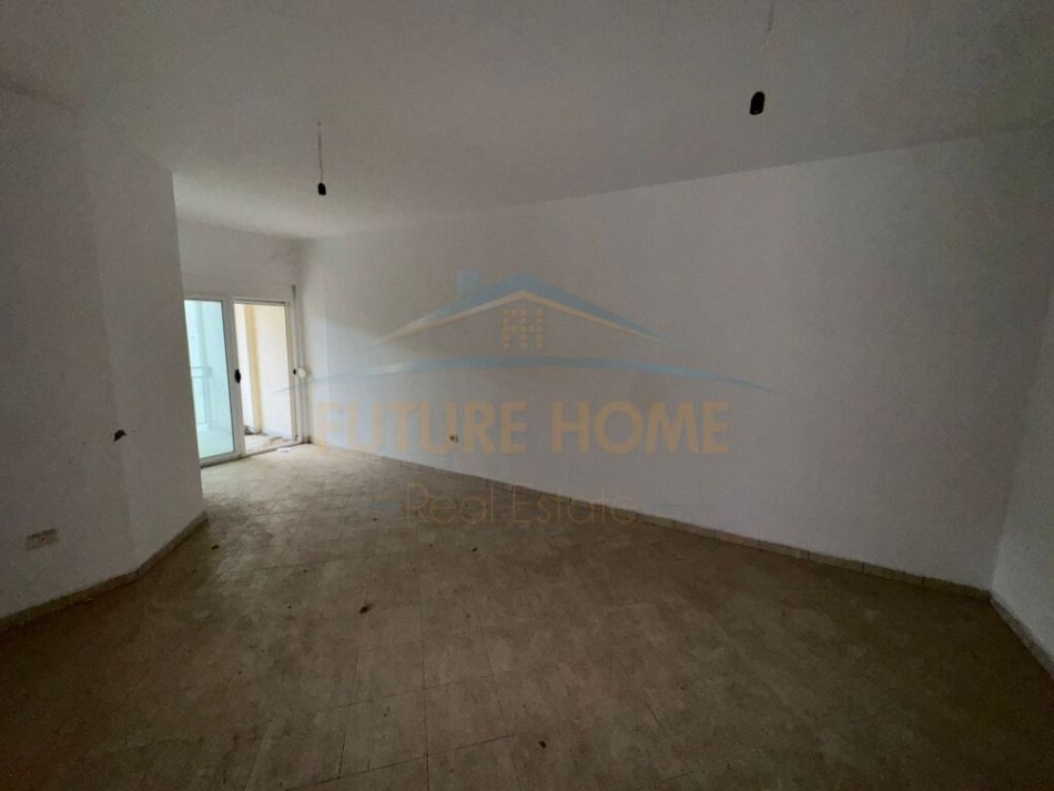 Durres, shitet apartament 1+1 Kati 3, 70 m² 59.500 € (SHKEMB KAVAJE)