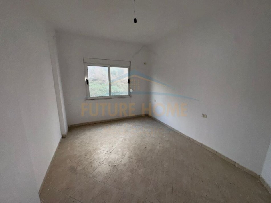 Durres, shitet apartament 1+1 Kati 3, 70 m² 59.500 € (SHKEMB KAVAJE)
