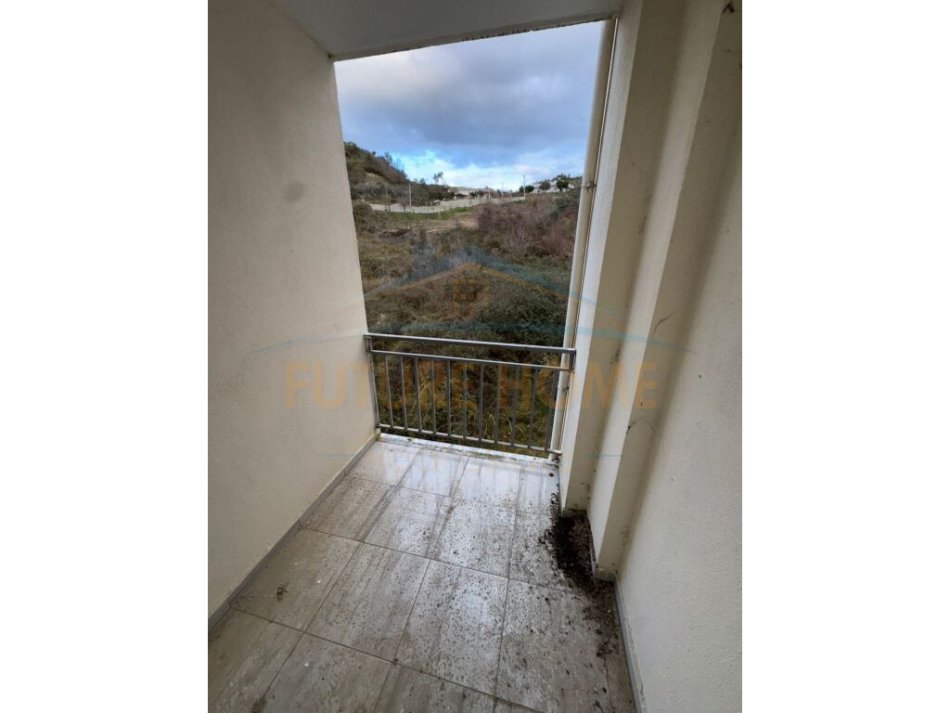 Durres, shitet apartament 1+1 Kati 3, 70 m² 59.500 € (SHKEMB KAVAJE)