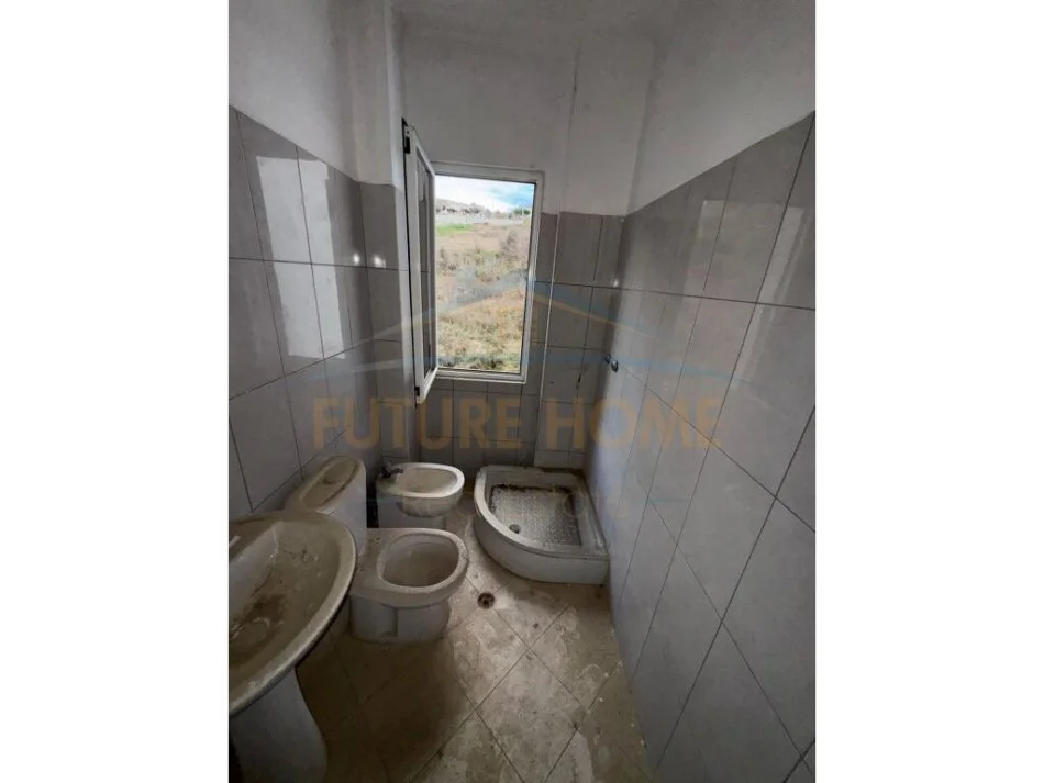 Durres, shitet apartament 1+1+Ballkon Kati 3, 65 m² 55.250 € (SHKEMBI I KAVAJES)