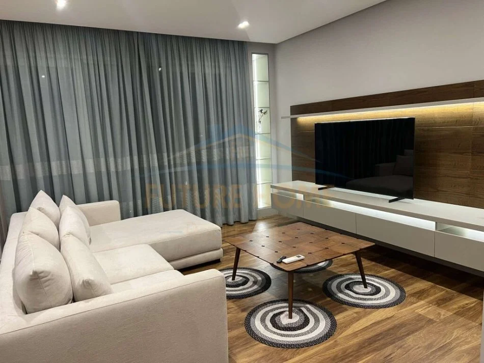 Tirane, jepet me qera 2+1 Kati 2, 115 m² 1.200 € (teg)