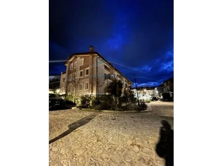 Tirane, jepet me qera 2+1 Kati 2, 115 m² 1.200 € (teg)