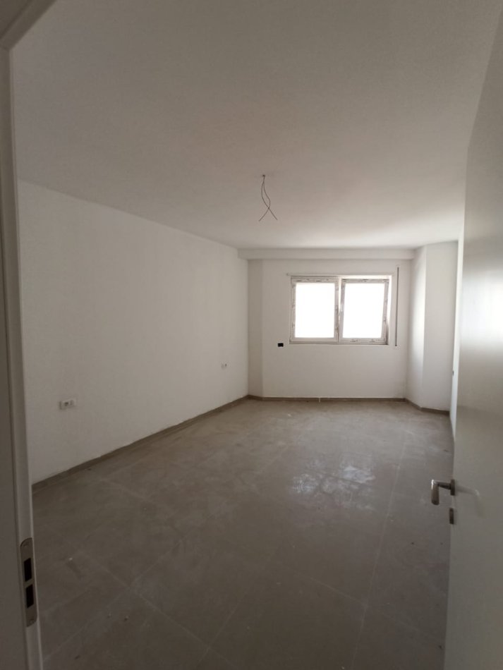 Tirane, jepet me qera zyre Kati 6, 70 m² 650 € (DONIKA CENTER)