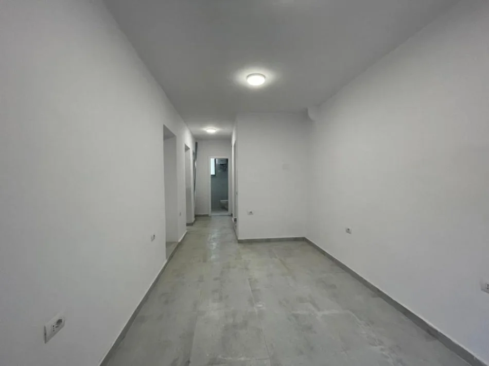 Tirane, jepet me qera Kati 0, 70 m² 800 € (Stadiumi Dinamo)