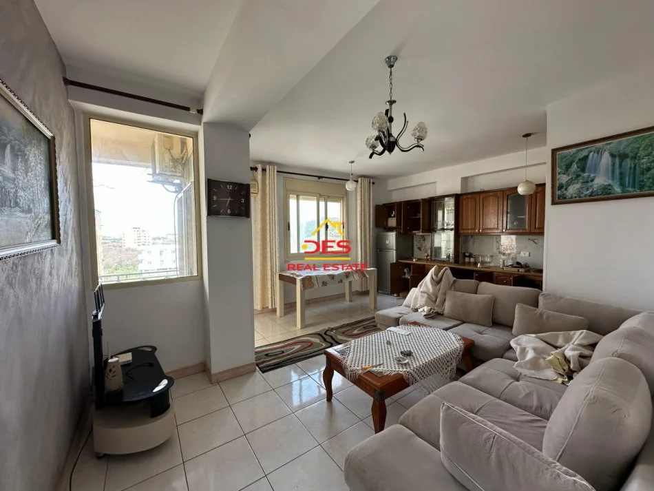 Vlore, shitet apartament 2+1+Ballkon Kati 4, 90 m² 65.000 € (Rruga Damian Humariti, Vlorë.)