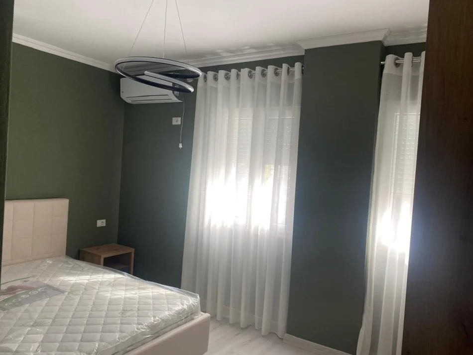 Tirane, jepet me qera apartament 1+1+Ballkon Kati 6, 65 m² 450 € (Don Bosko)