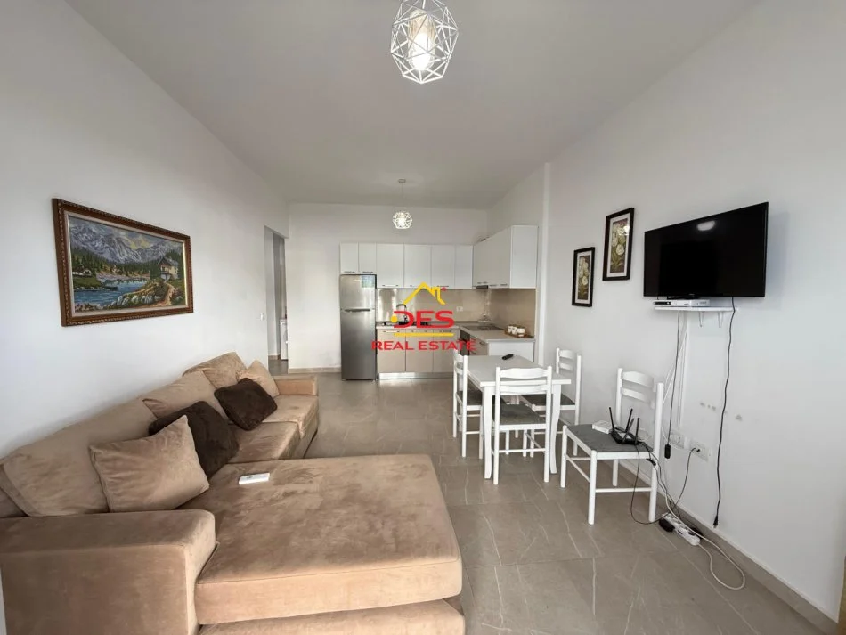 Vlore, shitet apartament 1+1+Ballkon Kati 2, 67 m² 210.000 € (Rruga Çamëria)