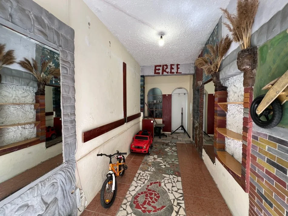 Tirane, jepet me qera ambjent biznesi Kati 0, 12 m² 200 € (Rruga Tefta Tashko Koco)