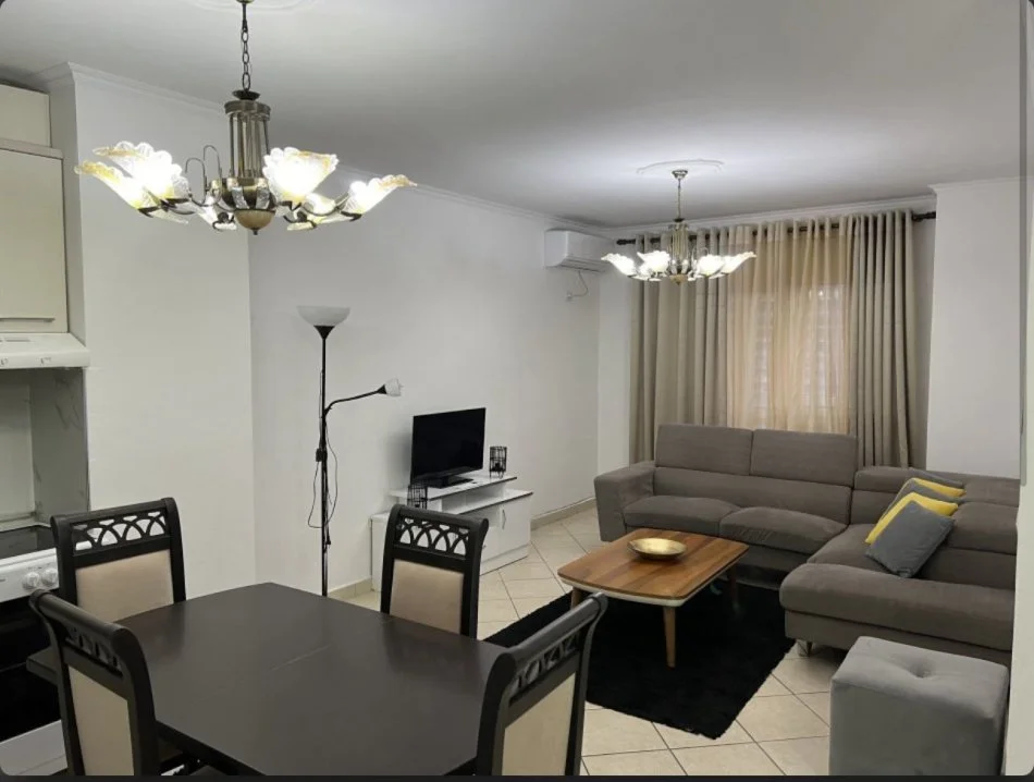Tirane, jepet me qera apartament 2+1+Ballkon Kati 4, 600 € 