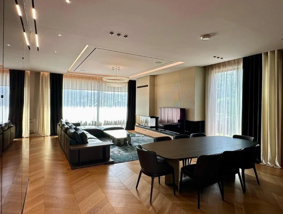 Tirane, shitet Vile 4+1 , 270 m² 1.000.000 € 