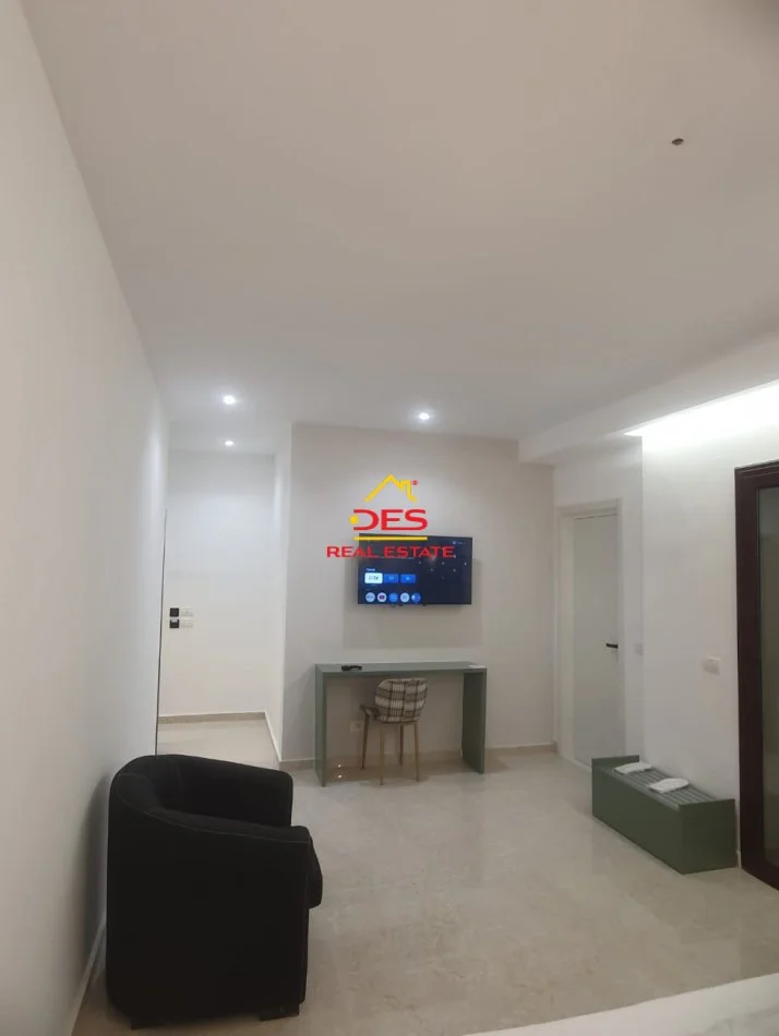 Vlore, jepet me qera hotel Kati 2, 350 m² 30.000 € (Rruga Perlat Rexhepi)