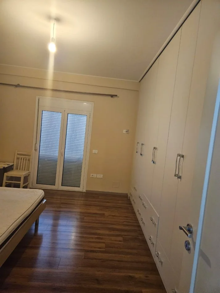 Tirane, jepet me qera apartament 3+1+Ballkon Kati 3, 160 m² 560 € (Qyteti Studenti)