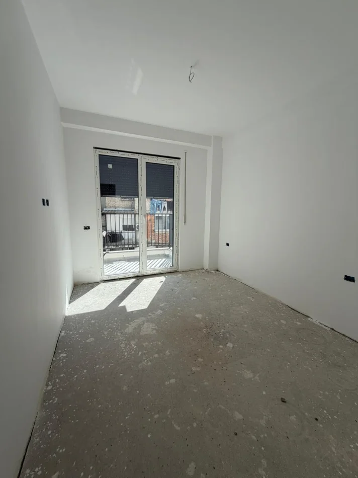 Tirane, shitet apartament 2+1+Ballkon Kati 1, 86 m² 158.700 € 