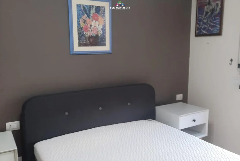 Tirane, jepet me qera apartament 1+1+Ballkon Kati 6, 90 m² 1.000 € (rruga barrikadave)