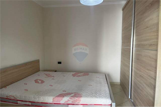 Tirane, jepet me qera apartament 1+1+BLK 70 m² 500 Euro (Marko Bocari)