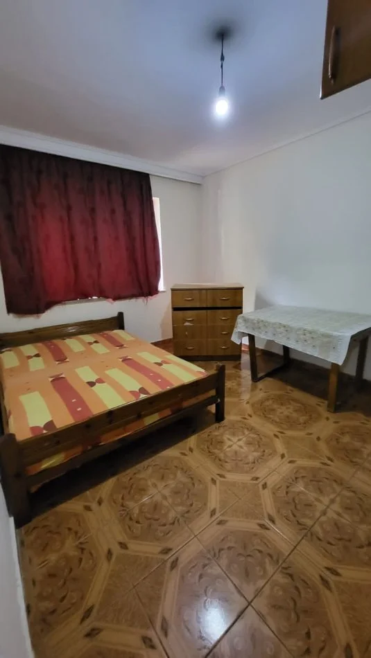 Jepet Shtepi  per shitje, per  Biznes, Banim ne Pallat Egzistues 1+1