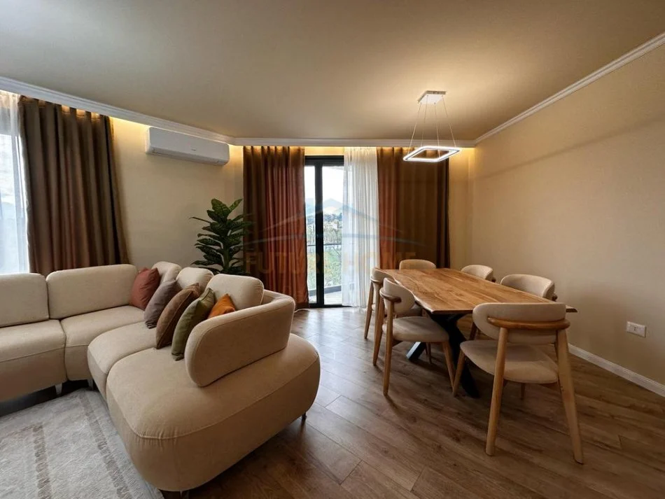 Tirane, jepet me qera apartament 2+1+Aneks+Ballkon Kati 1, 116 m² 1.200 € (liqeni i thate)