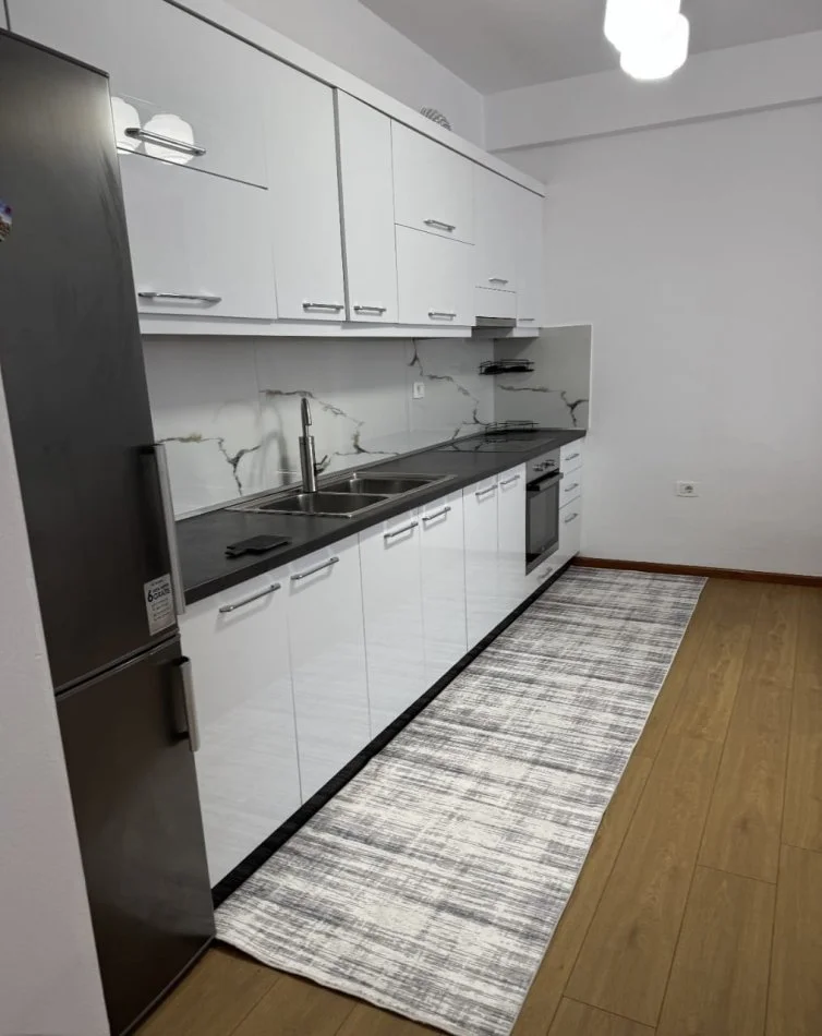 Apartament 2+1 me qera tek 21 Dhjetori/ Kompleksi Star (600 Euro)