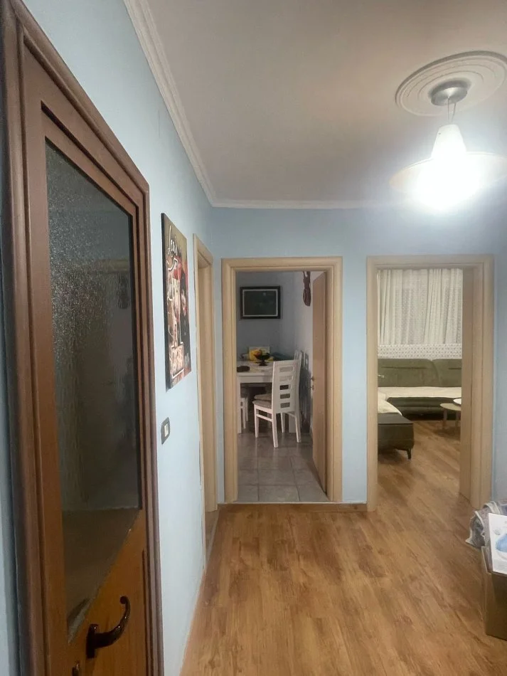 APARTAMENT 2+1 me qera ne Qender/Rruga Mine Peza (550 Euro)