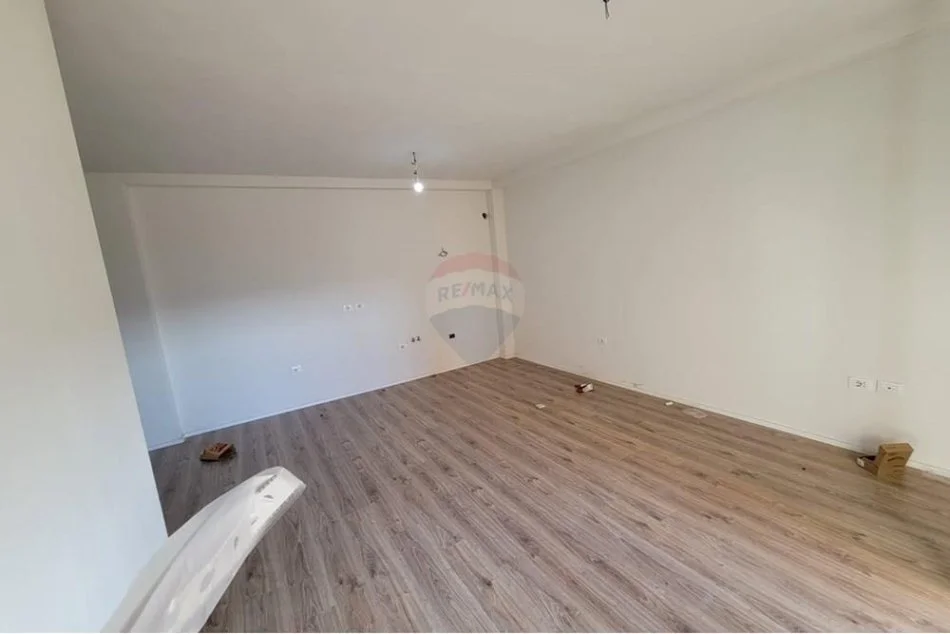 Tirane, jepet me qera , 80 m² 450 € (Tirana Golden Park)