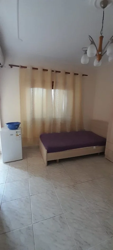 Grasoniere me qera tek Stacioni i Trenit/Dispanceria (30,000 Leke)