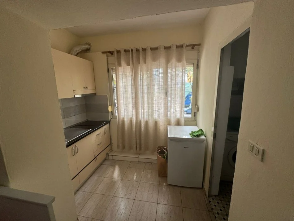 Grasoniere me qera tek Stacioni i Trenit/dispanceria (30,000 Leke)