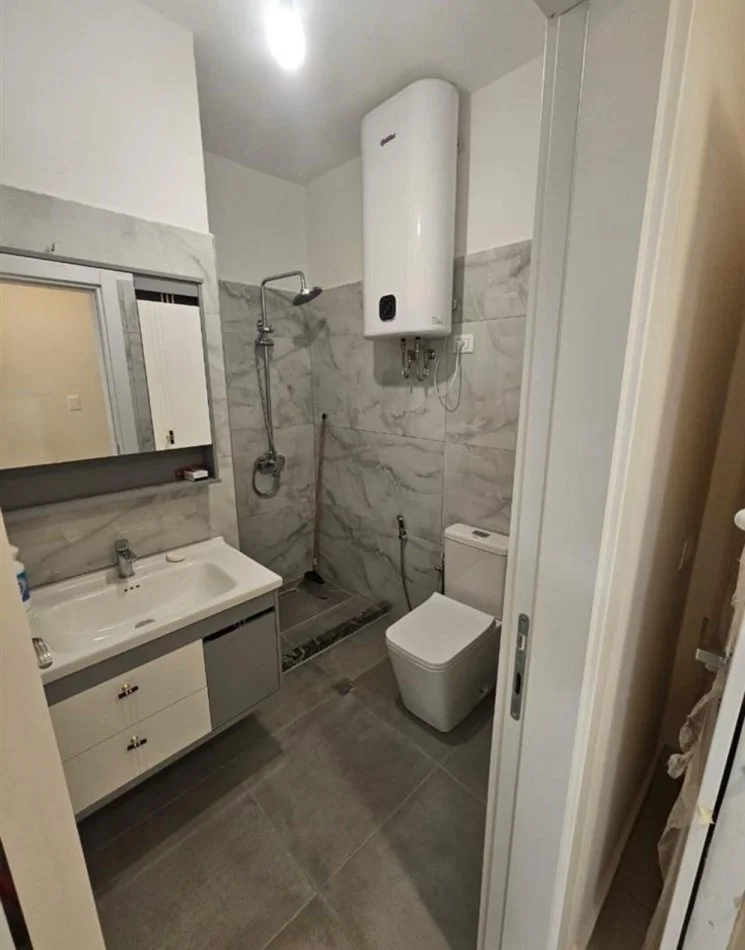 Apartament 2+1+2 me qera tek casa italia (450 Euro)