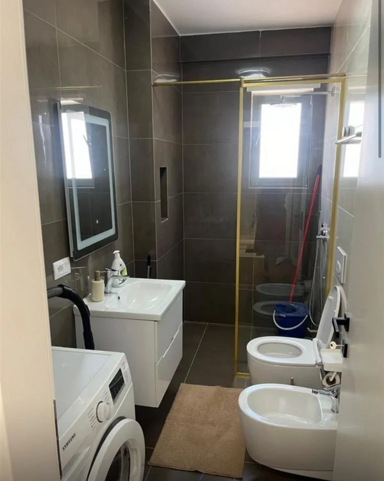 Super Apartament me qera ne Qender te Tiranes/Shkolla e kuqe (650 Euro)