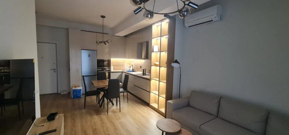 Tirane, jepet me qera apartament 1+1+Ballkon Kati 5, 60 m² 450 € (ALI DEMI)