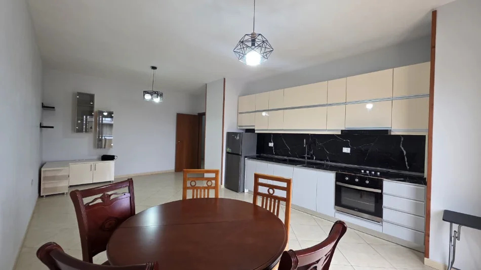 Vlore, shitet apartament 1+1 Kati 8, 80 m² 125.000 € (Rruga Hasan Kushta, Albano Romina, Vlorë)