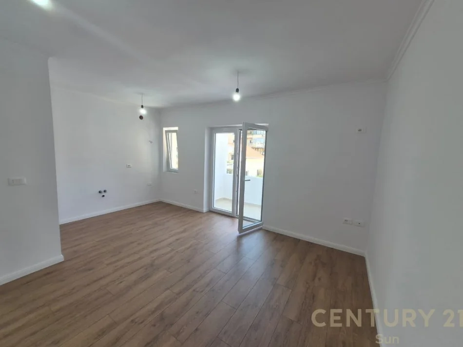 Tirane, shes apartament 1+1 Kati 3, 61 m² 160.000 € (Rruga Thanas Ziko)