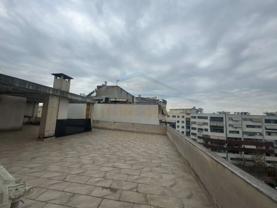 Tirane, jepet me qera apartament 2+1 Kati 7, 200 m² 550 € (UNAZA RE)  UNA49042