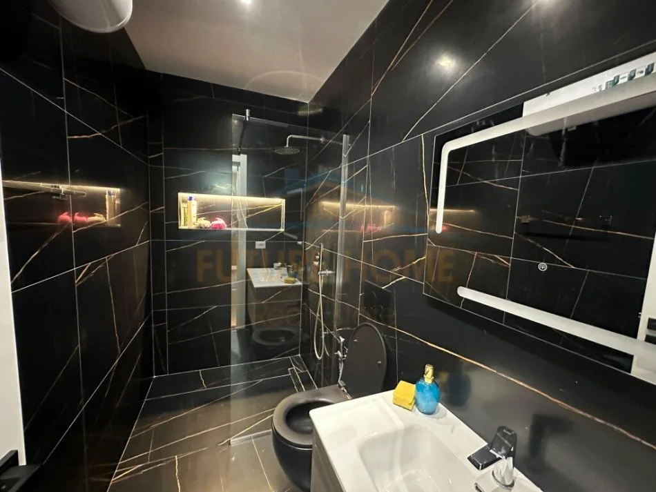 Tirane, jepet me qera 1+1 Kati 2, 47 m² 550 € 