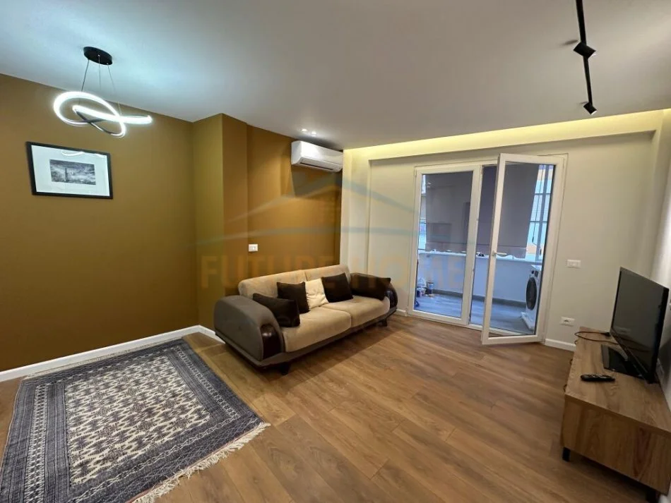 Tirane, jap me qera apartament 1+1+Ballkon Kati 2, 47 m² 550 € (Kopshti Zoologjik)