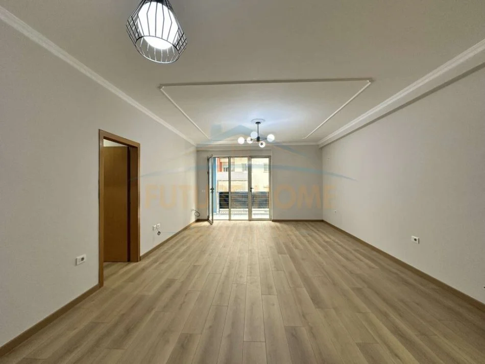 Shitet, Apartament 2+1, Yzberisht. UNA49051