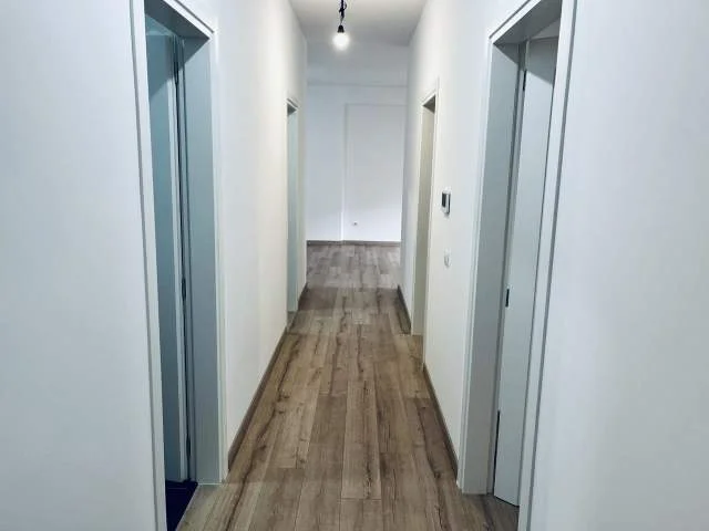 Tirane, ofert 100 m² 1.500 Euro (Air Albania)